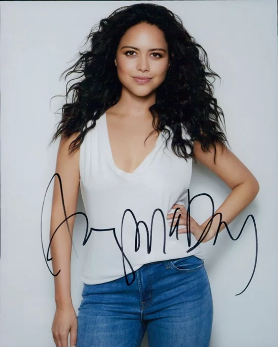 Alyssa Diaz autograph