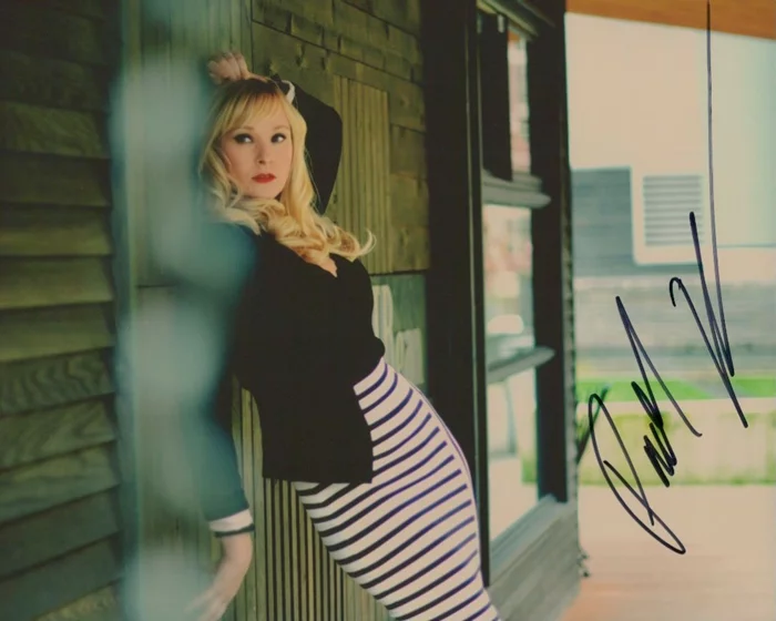 Paula Lindberg autograph