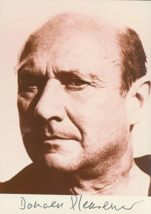 Donald Pleasence autograph