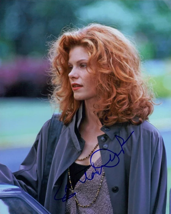 Lolita Davidovich autograph