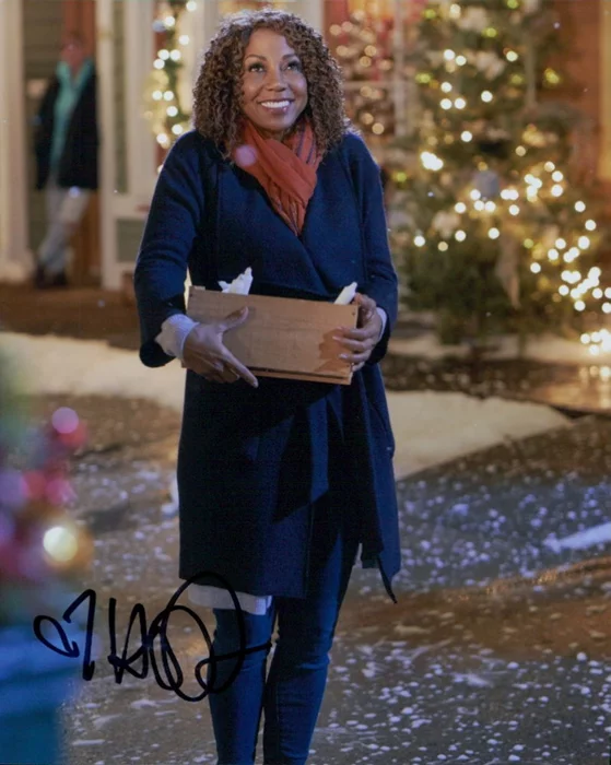 Holly Robinson-Peete autograph