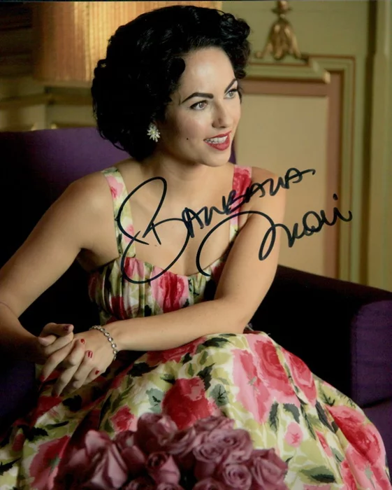 Barbara Mori autograph