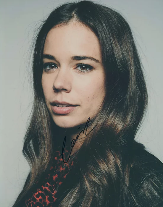 Laia Costa autograph