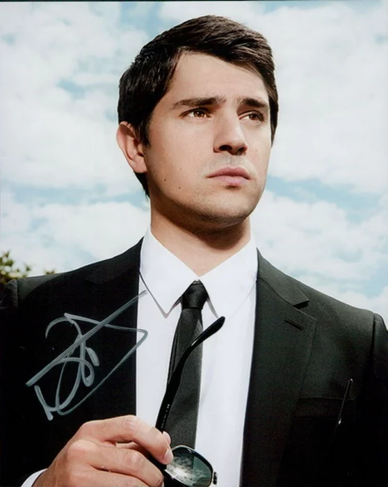 Nicholas D'Agosto autograph