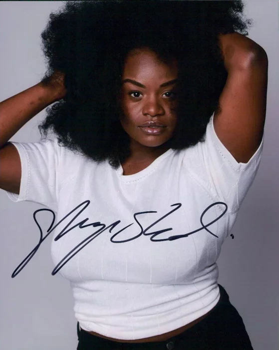 Shoniqua Shandai autograph