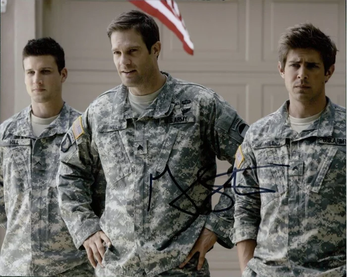 Geoff Stults autograph