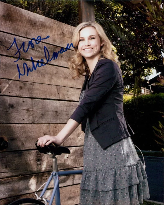 Fiona Gubelmann autograph