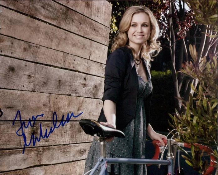 Fiona Gubelmann autograph