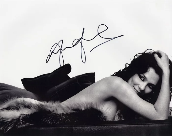 Anna Friel autograph