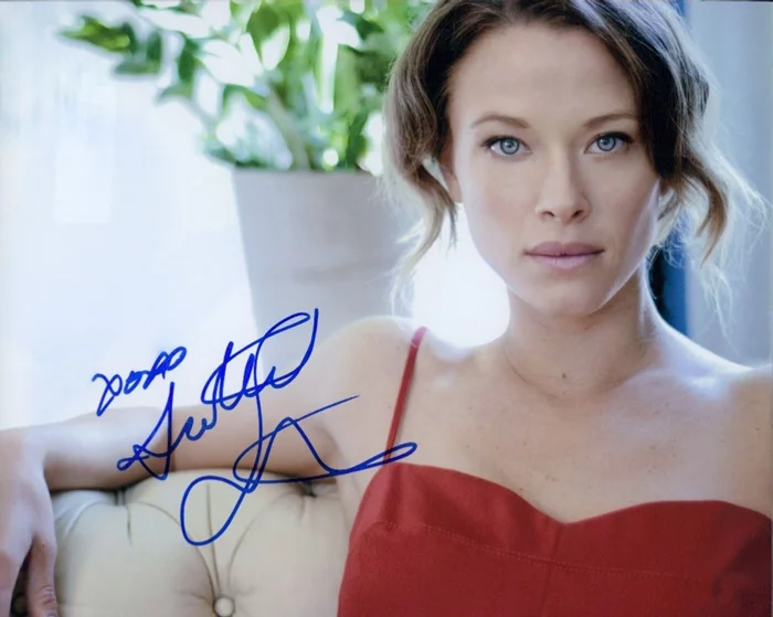 Scottie Thompson autograph