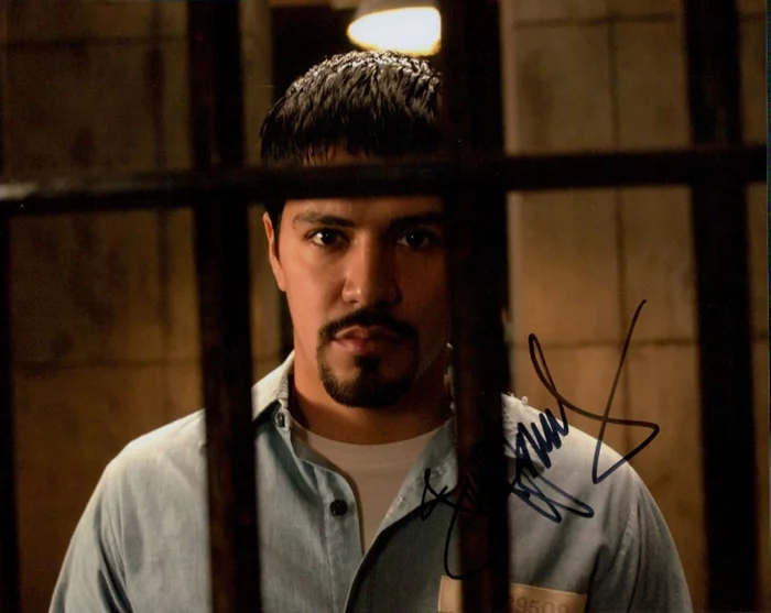 Jay Hernandez autograph