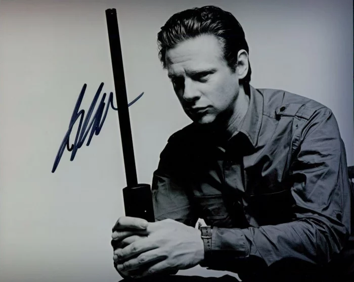 Jacob Pitts autograph