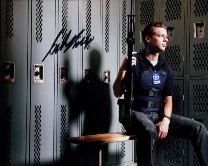 Jacob Pitts autograph