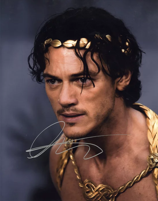 Luke  Evans autograph