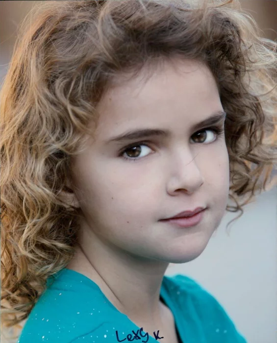 Lexy Kolker autograph