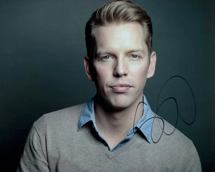 Shawn-Caulin Young autograph