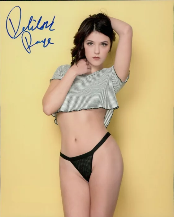 Delilah Daye autograph