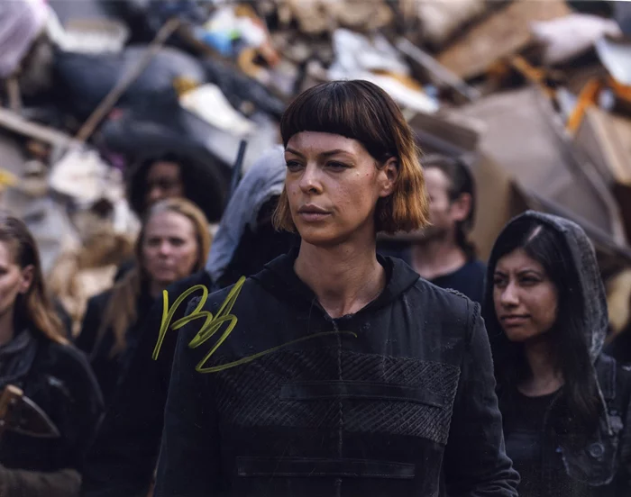 Pollyanna McIntosh autograph