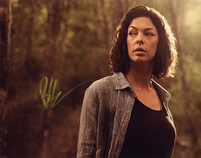 Pollyanna McIntosh autograph