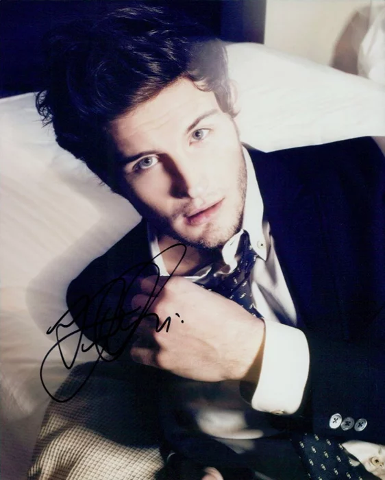 Nico Tortorella autograph