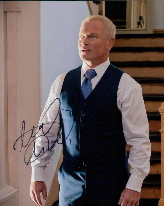 Neal McDonough autograph