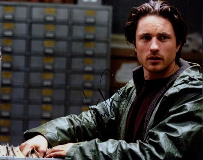 Martin Henderson autograph