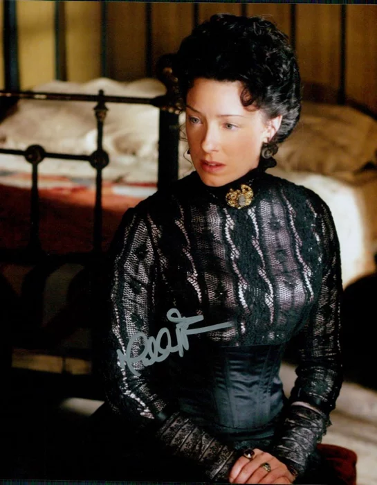 Molly Parker autograph