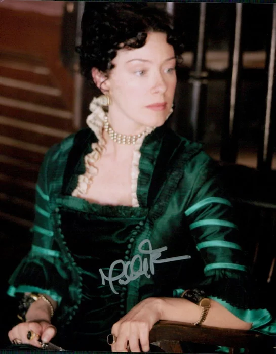 Molly Parker autograph