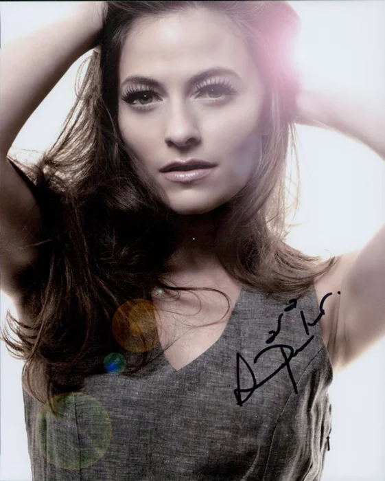 Lara Pulver autograph