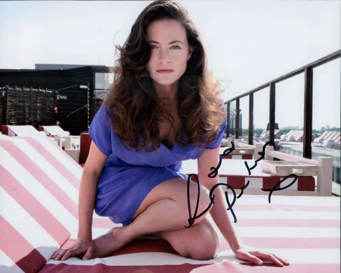Lara Pulver autograph