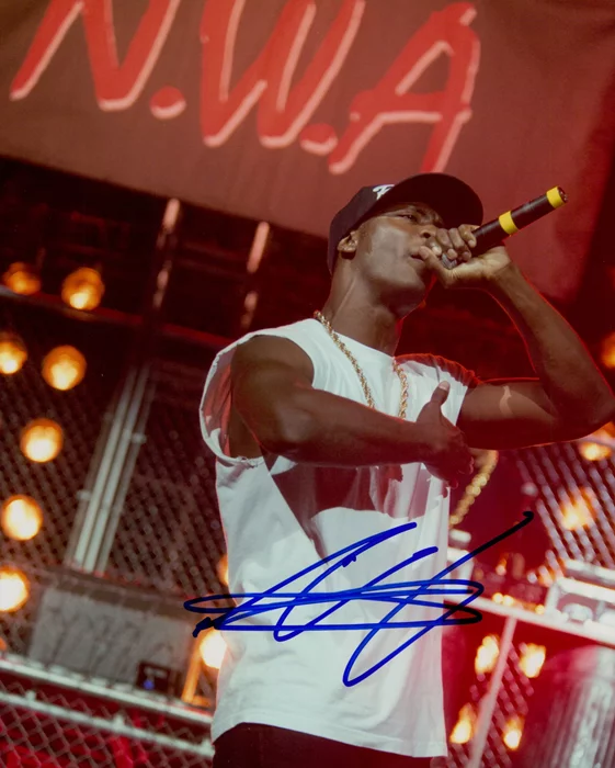 Aldis Hodge autograph