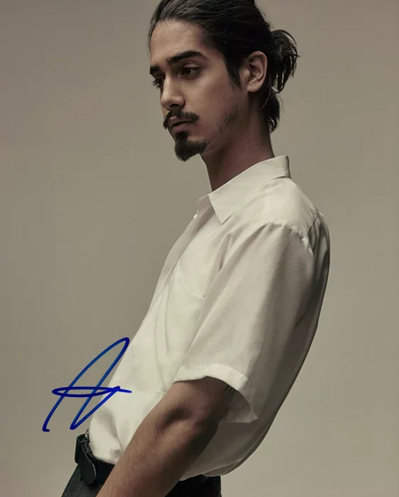 Avan Jogia autograph