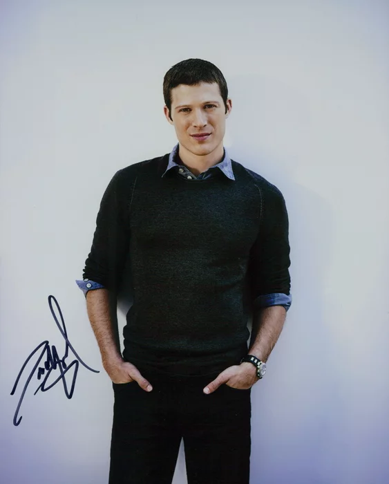 Zach Gilford autograph