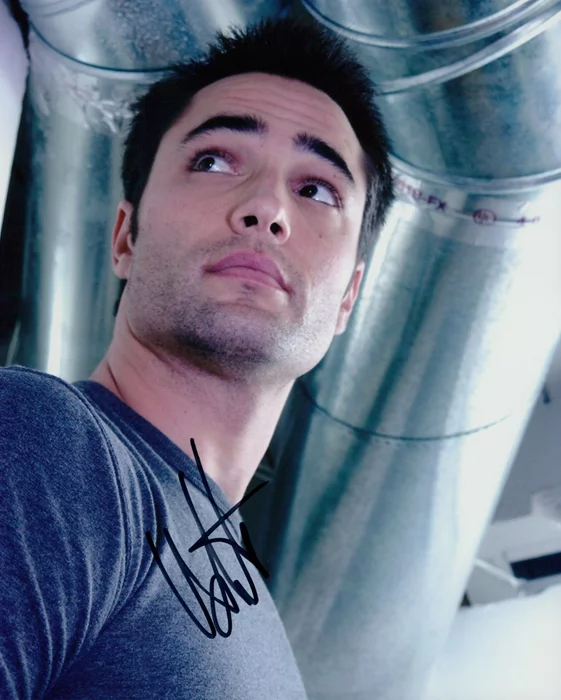 Victor Webster autograph