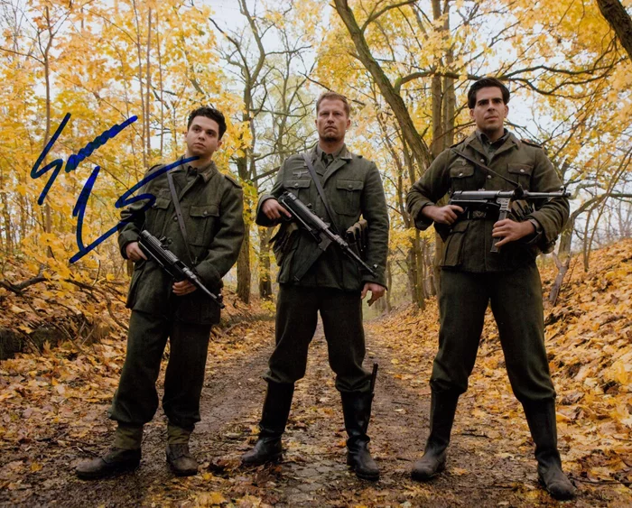 Samm Levine autograph