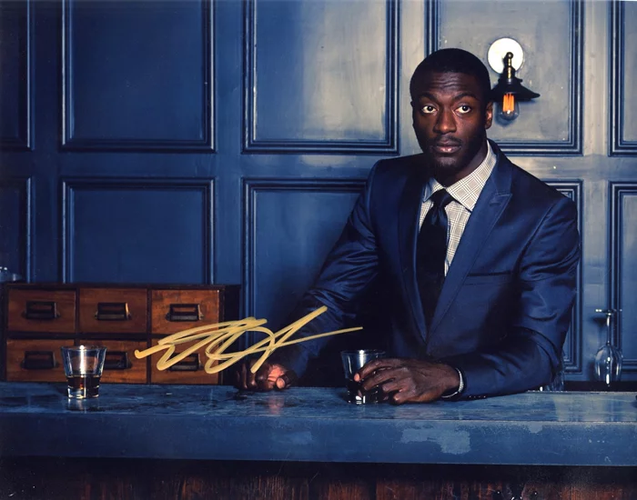 Aldis Hodge autograph