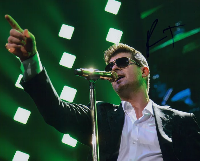 Robin Thicke autograph