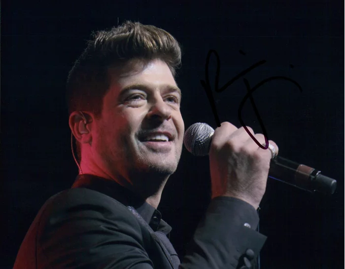 Robin Thicke autograph