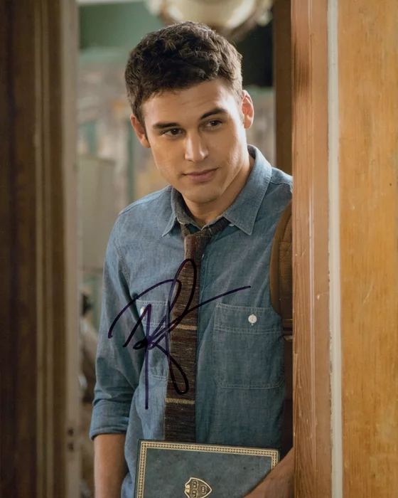 Ryan Guzman autograph