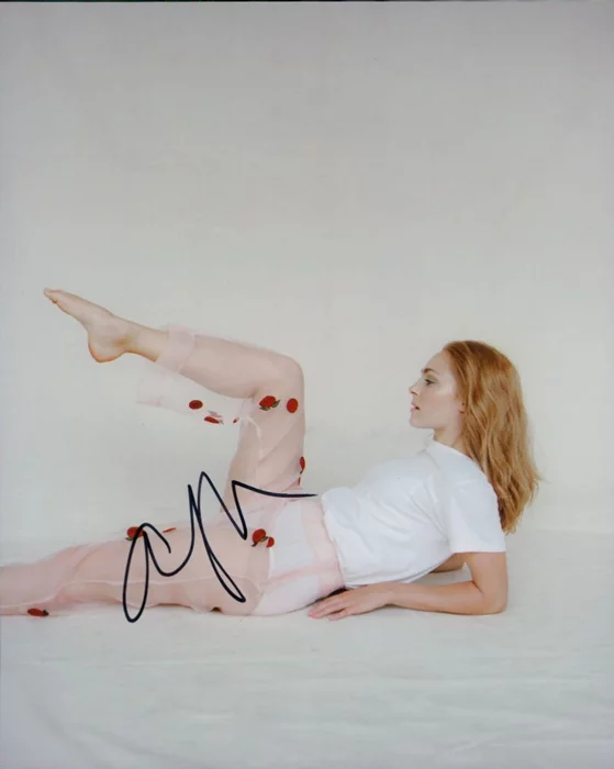 Annasophia Robb autograph