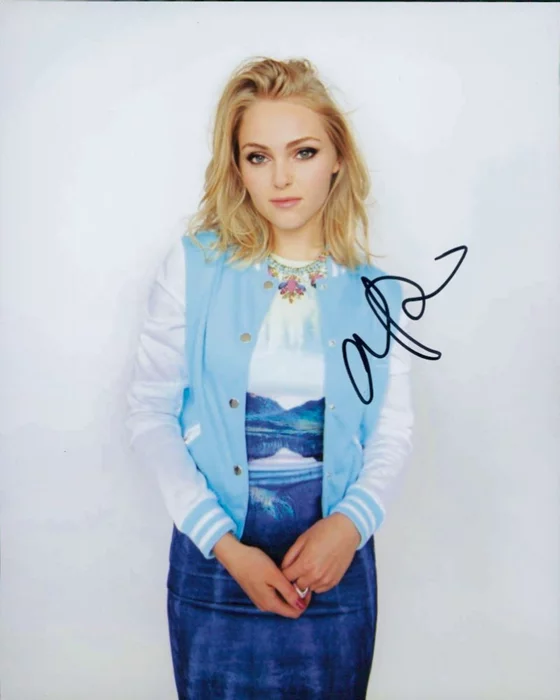Annasophia Robb autograph