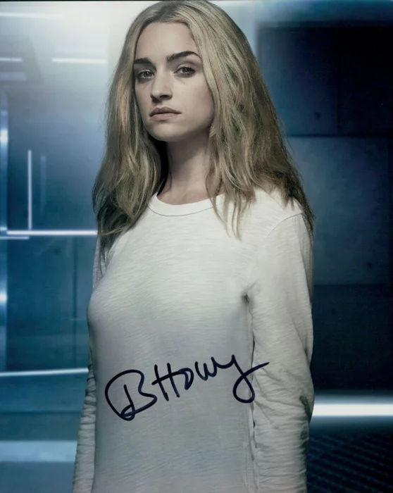 Brianne Howey autograph