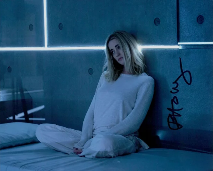 Brianne Howey autograph