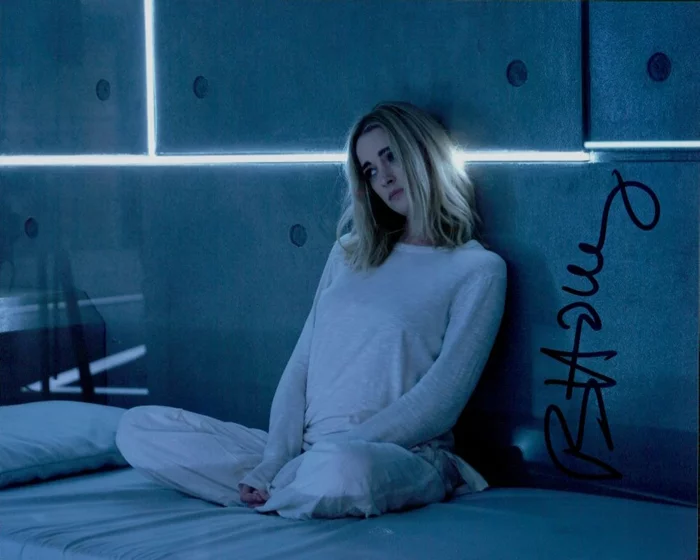 Brianne Howey autograph