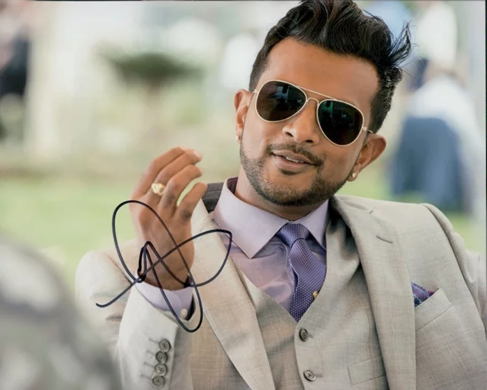Utkarsh Ambudkar autograph
