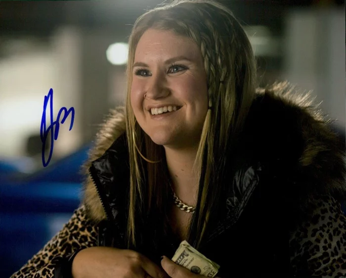 Jillian Bell autograph
