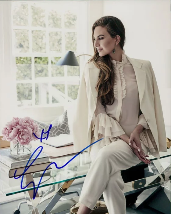 Elizabeth Chambers autograph