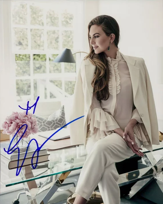 Elizabeth Chambers autograph