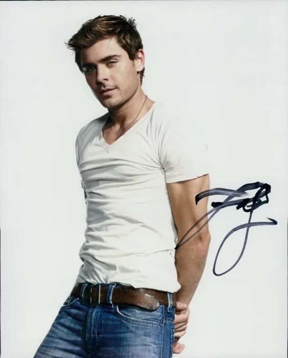 Zac Efron autograph