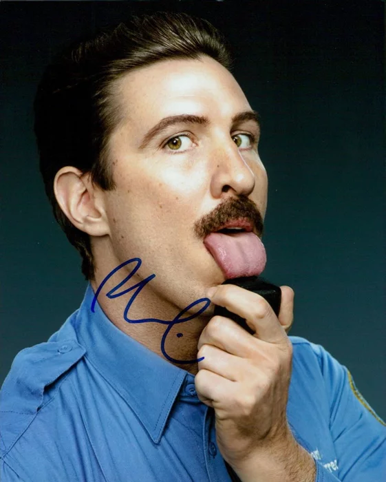 Pablo Schreiber autograph